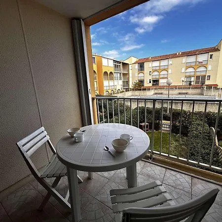 2 Pieces Avec Loggia, Piscine Et Parking Prive A 250m Des Commerces Et Proche - Fr-1-229b-74